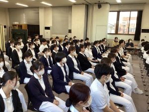 会の様子
