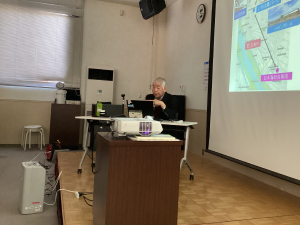 講師の栗谷義樹学校長